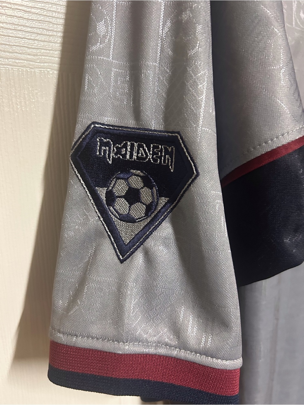 Maiden 'Early Days' Men's Silver and Maroon Graphic Jersey - Picture 3 of 5
